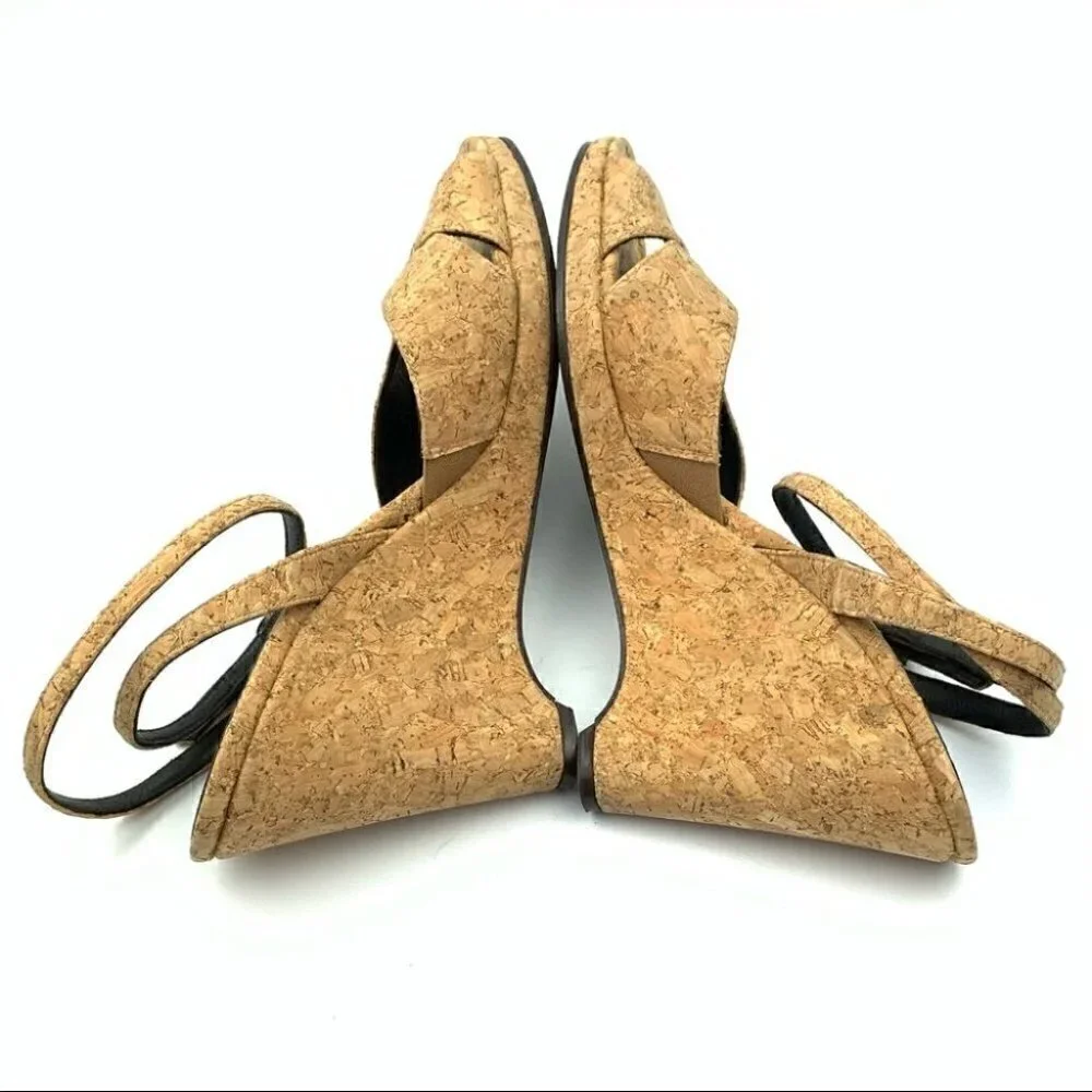Donald j Pliner heels size 8.5 tan cork wedges